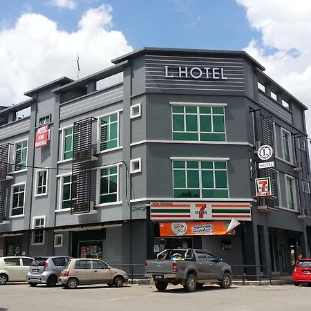 L Hotel Simpang Renggam Exterior foto