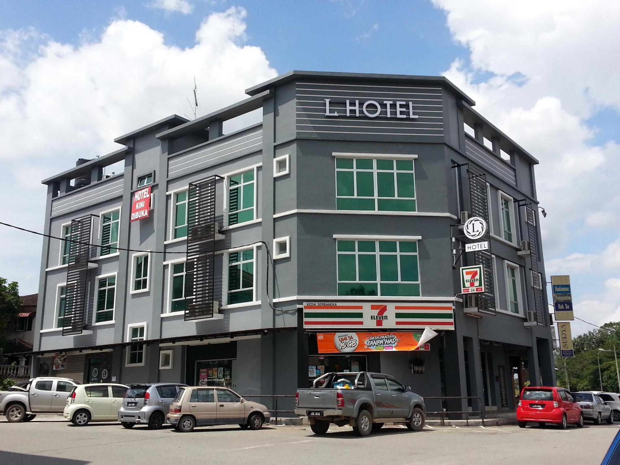 L Hotel Simpang Renggam Exterior foto
