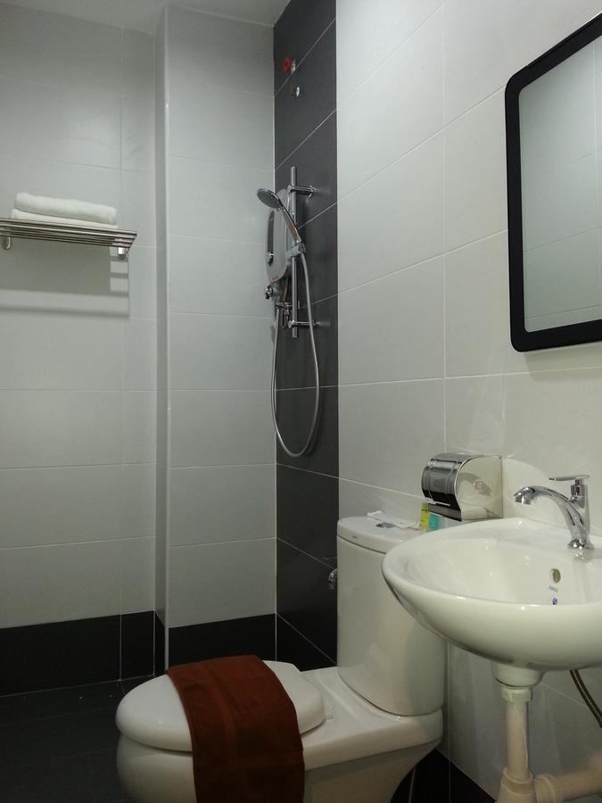 L Hotel Simpang Renggam Exterior foto
